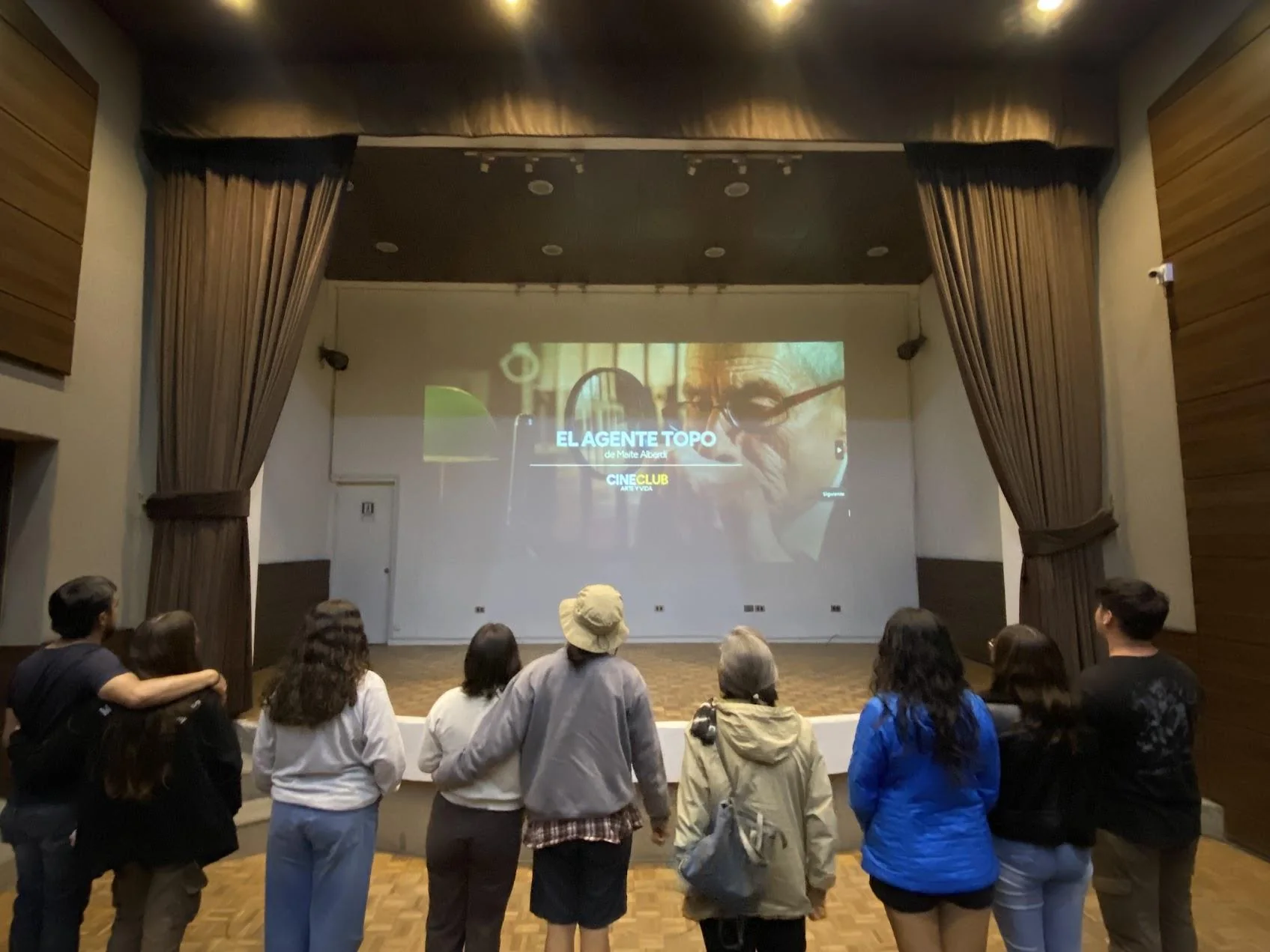 Público del Cineclub Arte y Vida en una función en Coelemu